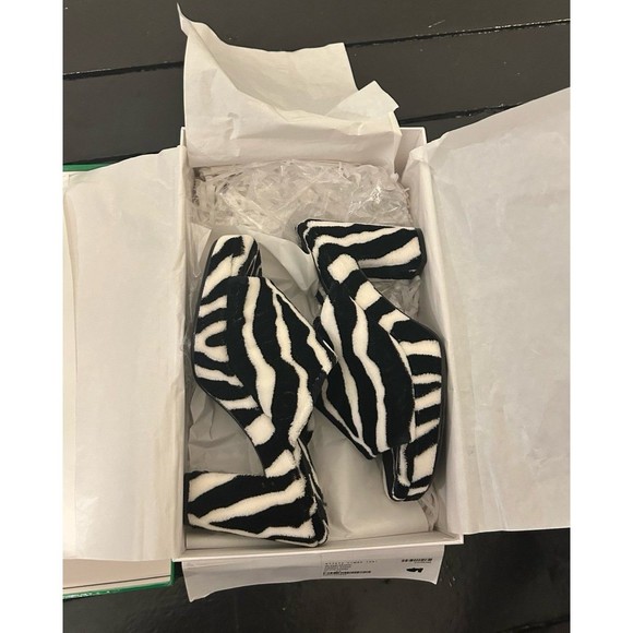 Bottega Veneta Women's White Black Carpet Zebra Mule Slide Sandal Shoes EU 38/8 - Picture 4 of 5